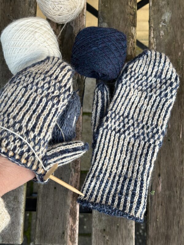 Stripe Mittens (EN) - Image 3