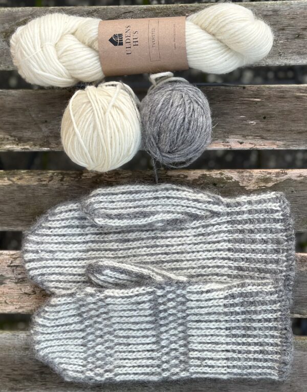 Stripe Mittens (EN) - Image 2